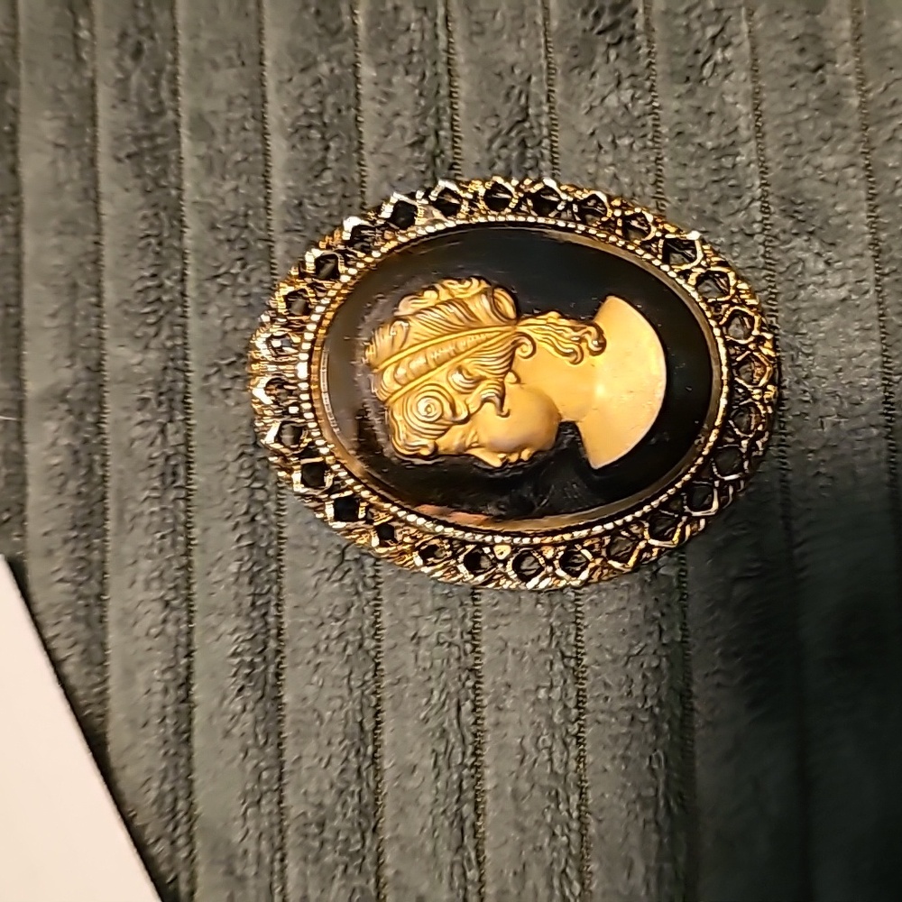 Gold plated cut glass and gold high relief cameo and matching earrings